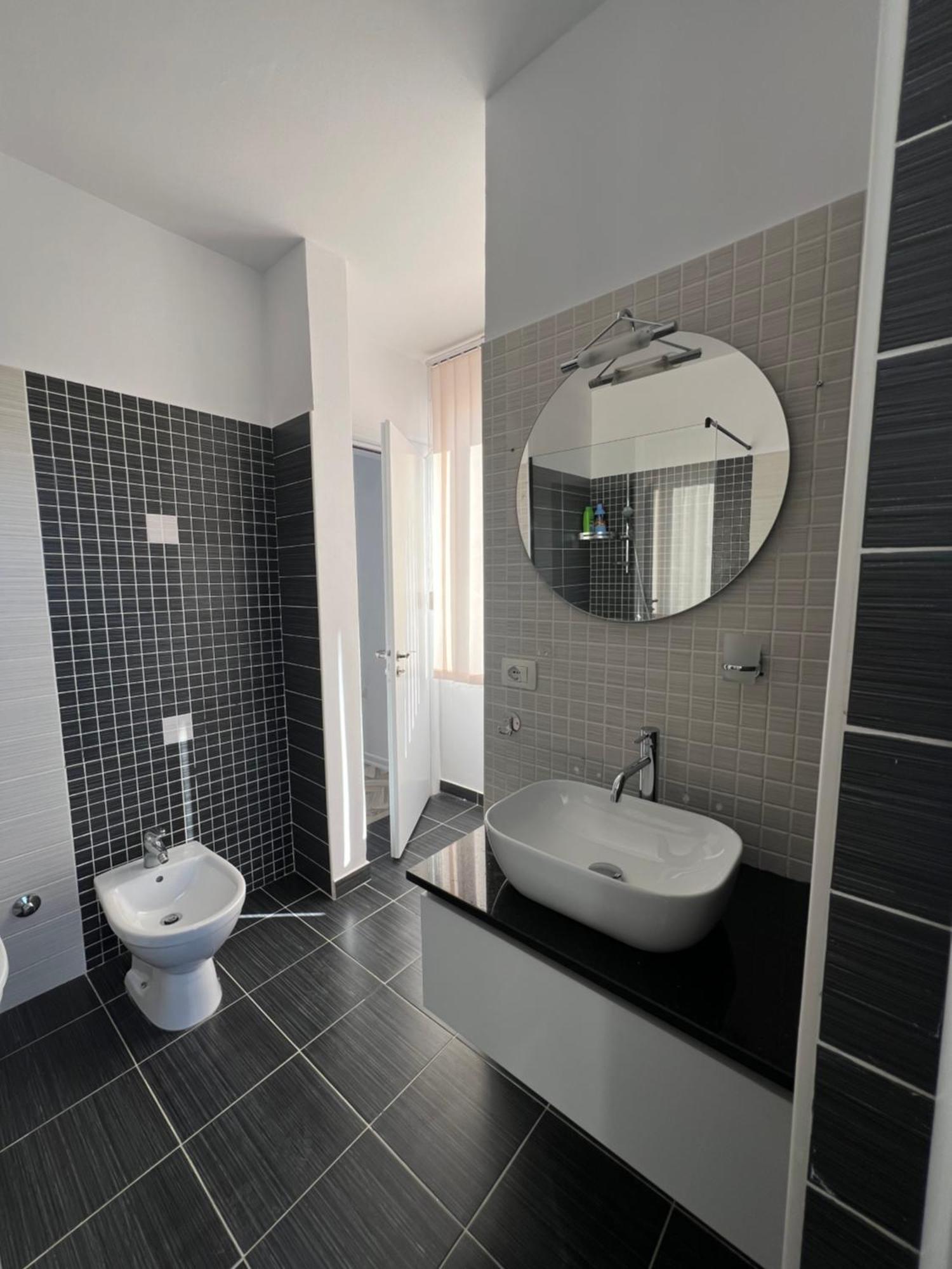 Erlaiden Apartment Shkodër Eksteriør billede